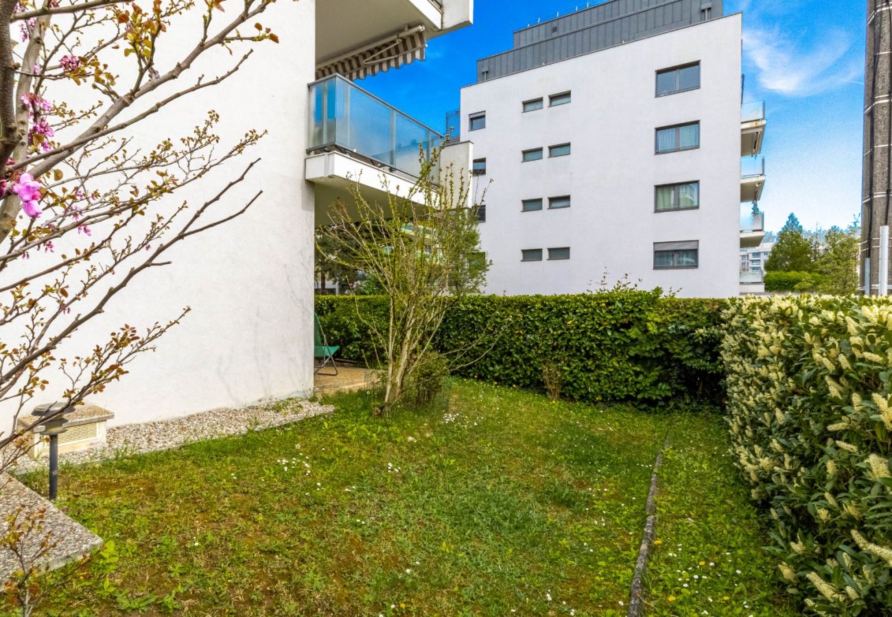 Apartment in Annecy - Le Gouverneur, 100m du lac avec parking