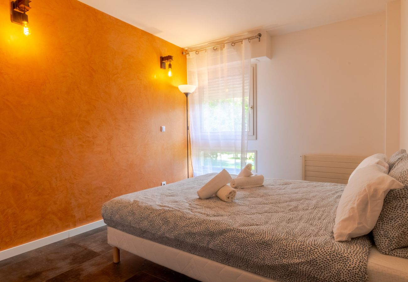 Apartment in Annecy - Alp'Inn - Triangle d'or/ Parking Gratuit/ 3 Chambr