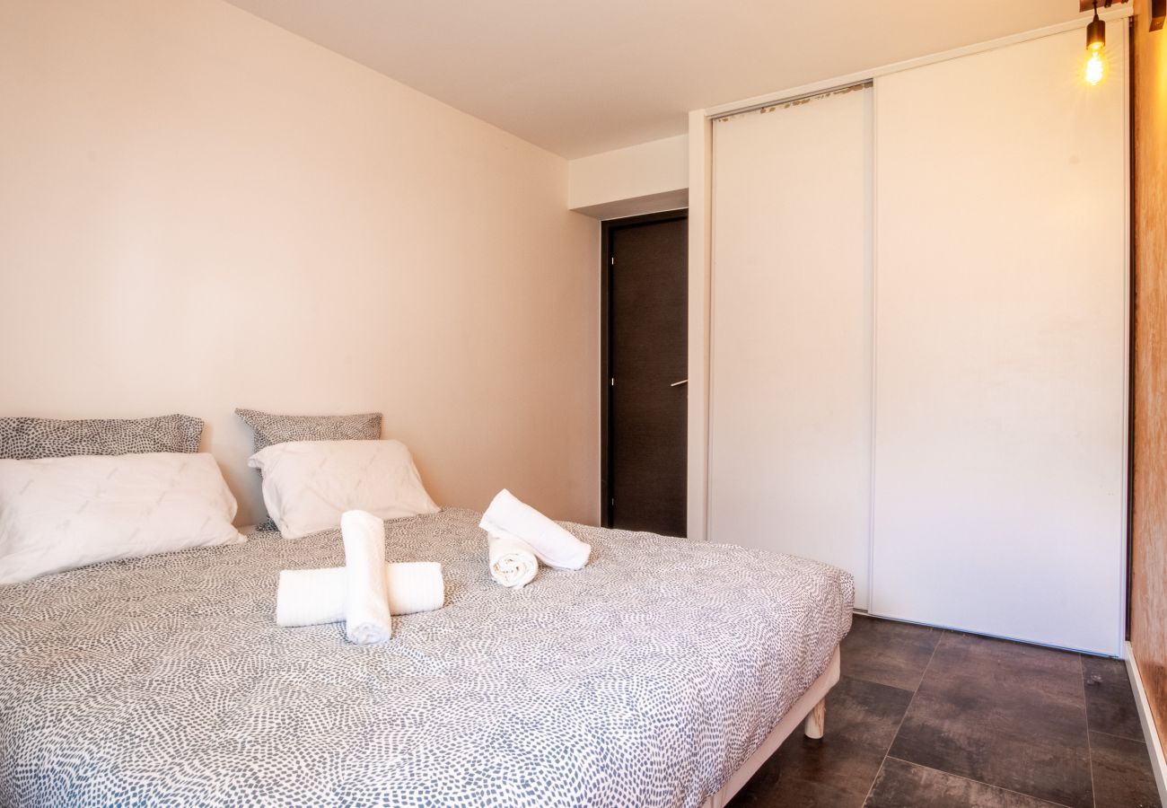 Apartment in Annecy - Alp'Inn - Triangle d'or/ Parking Gratuit/ 3 Chambr