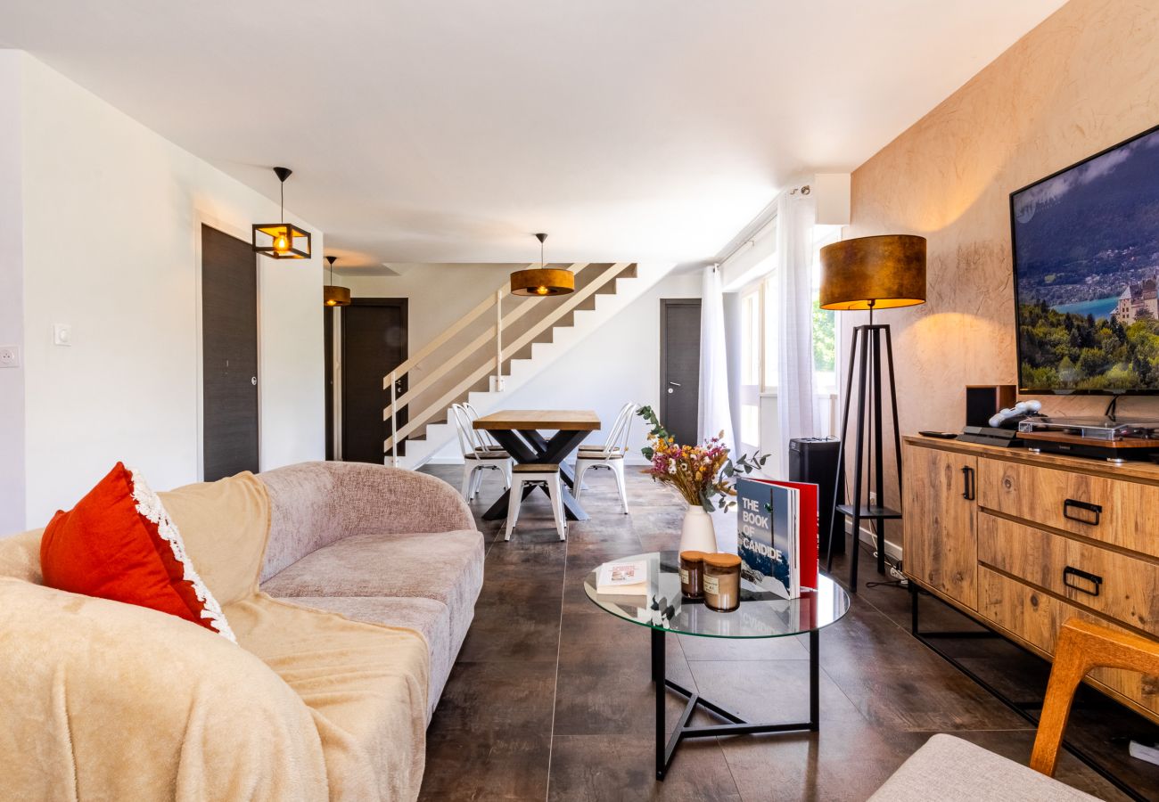 Apartment in Annecy - Alp'Inn - Triangle d'or/ Parking Gratuit/ 3 Chambr